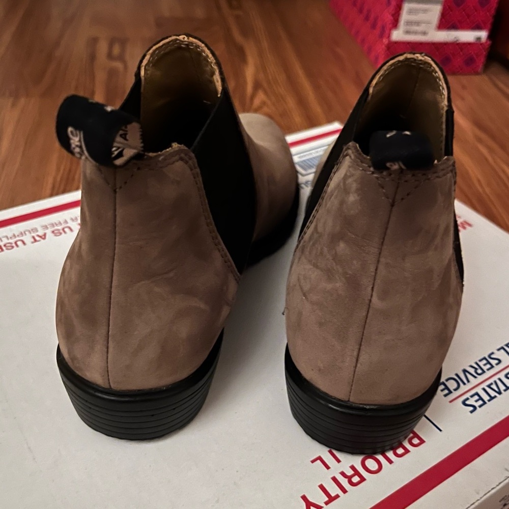 Blundstone 1974 Stone Ankle Chelsea Boot - Picture 4 of 11